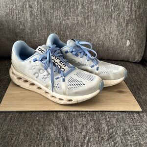 OnCloud Surfer  Women’s Trail Running Size 7 Workout Training Gym